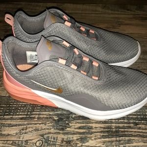 Women's Nike Air Max Motion 2 CU4925-001. Grey Size 7.5